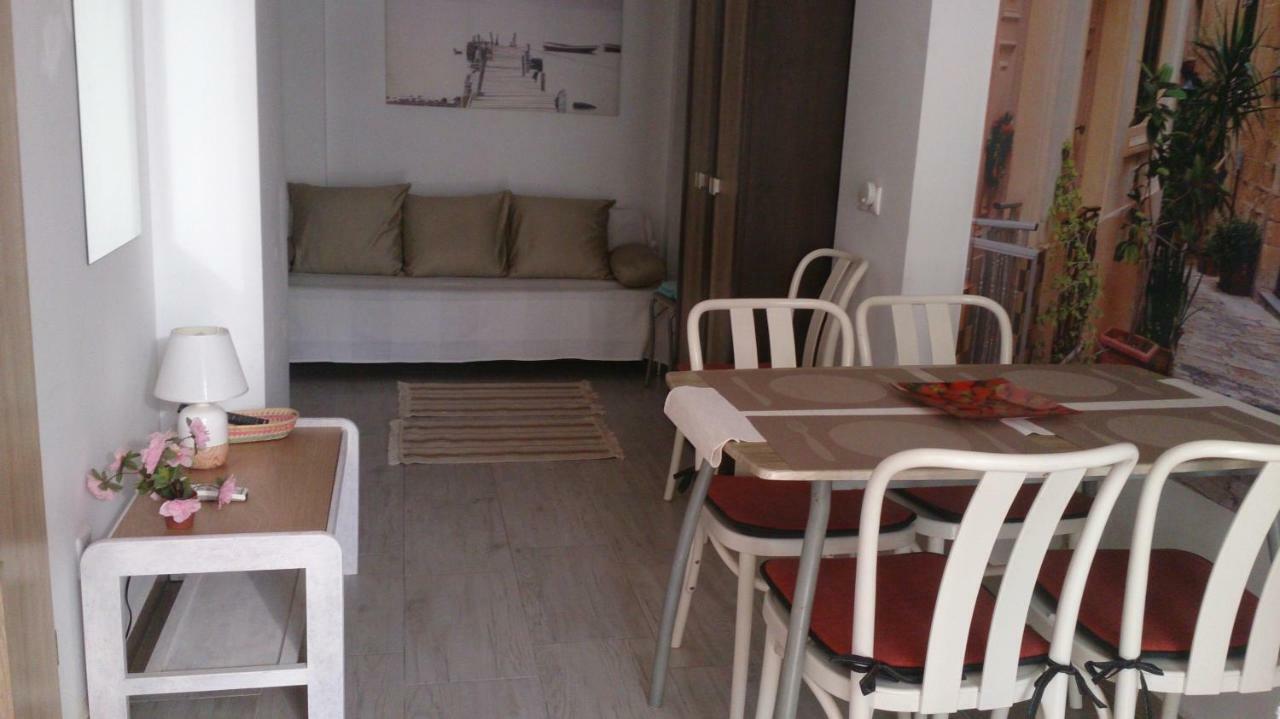Madamme Curie Apartment Torrevieja Eksteriør billede